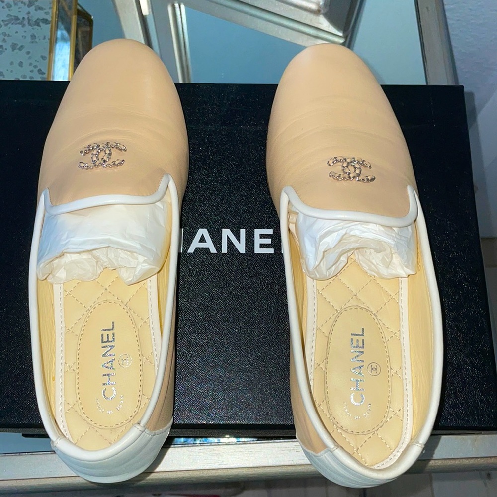 CHANEL Loafers in Lambskin size 36.5
